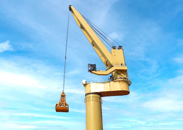 cargo crane with ex-centre arm cargo crane with ex-centre arm